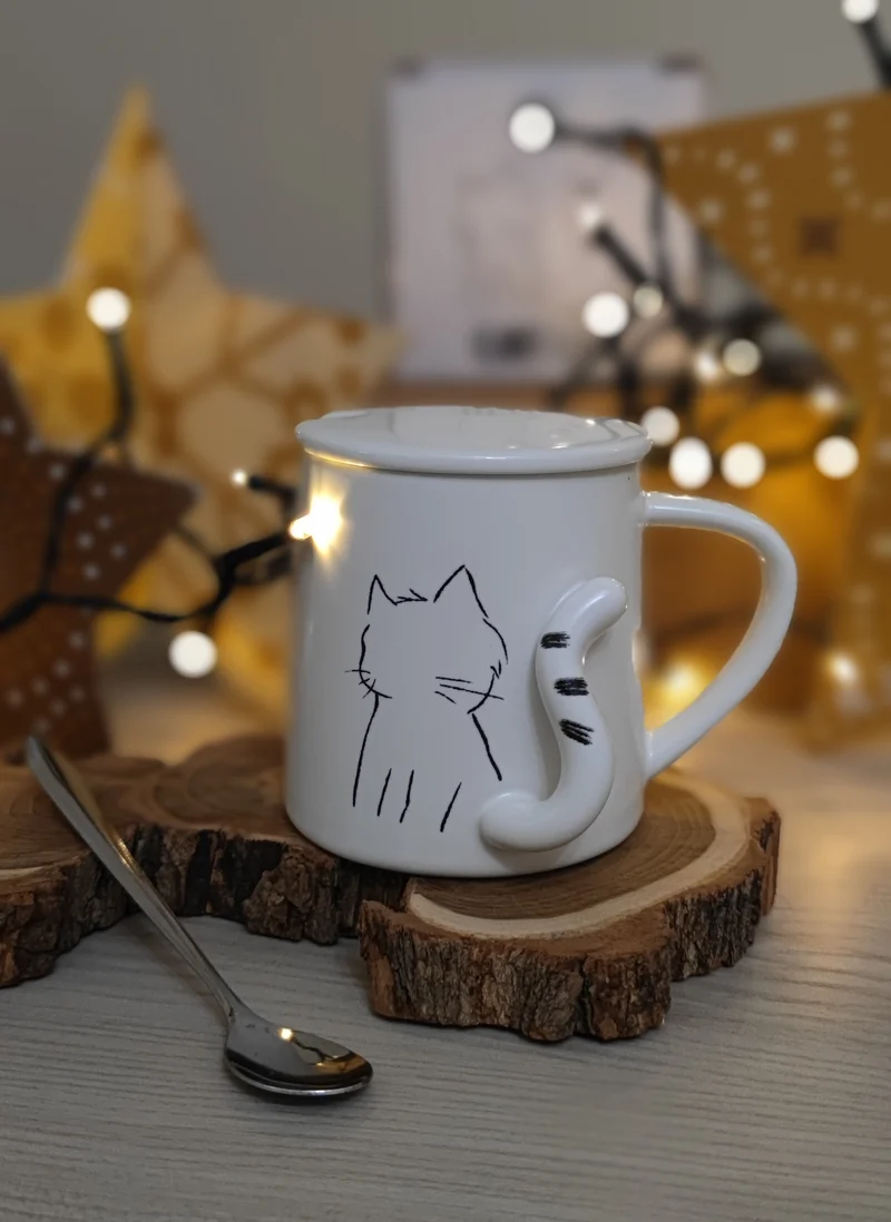 Tazza Mug in porcellana bianca con Gattino (nr.1) in rilievo, coperchio e cucchiaino.